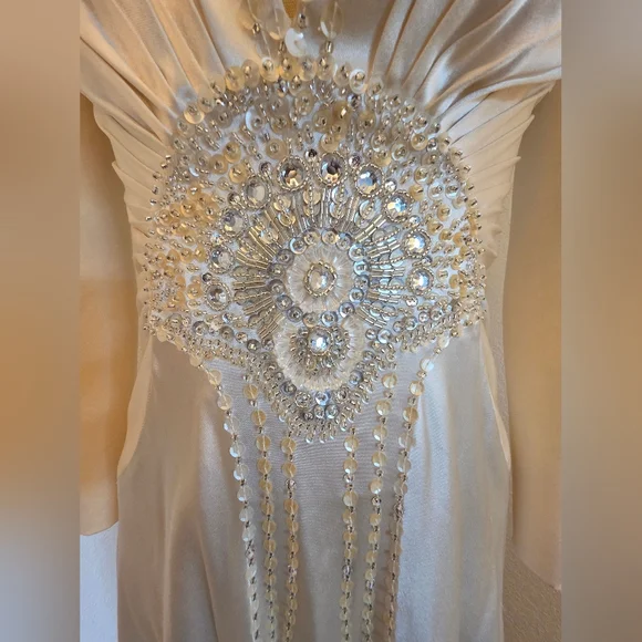 Jenny Packham Wedding Dress - Picture 2 of 16